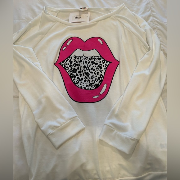 🔥BiBi NWT off white lips top Size XL🔥 - Picture 2 of 6